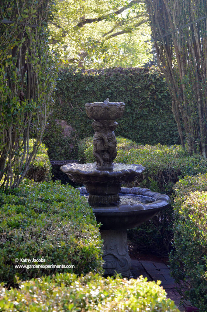 Fountain in the middle of the boxwood maze at Colonnade Garden