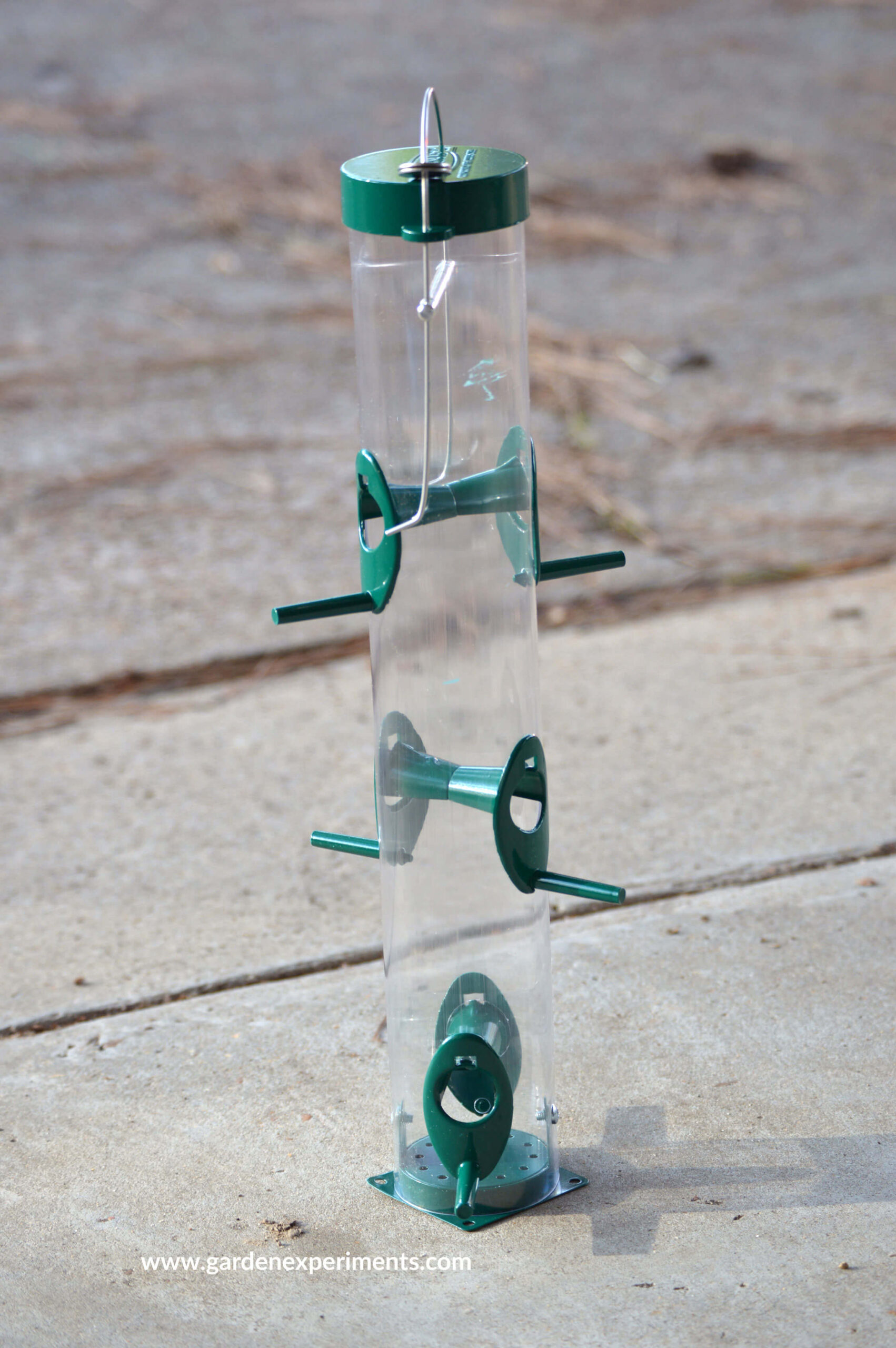 Review of the Duncraft Original Tube Bird Feeder